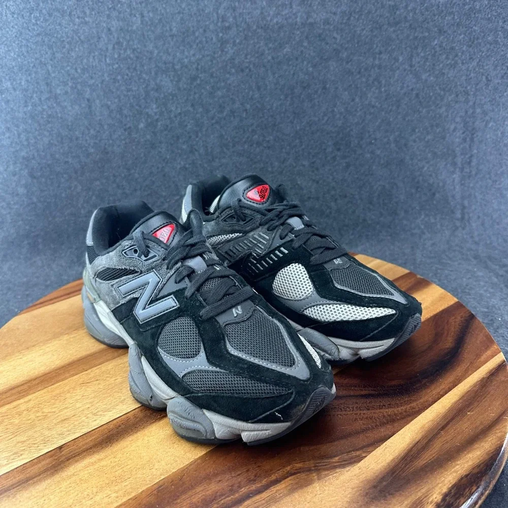 New Balance 9060 U9060BLK Mens Size 7 Black Gray Suede Running Shoes